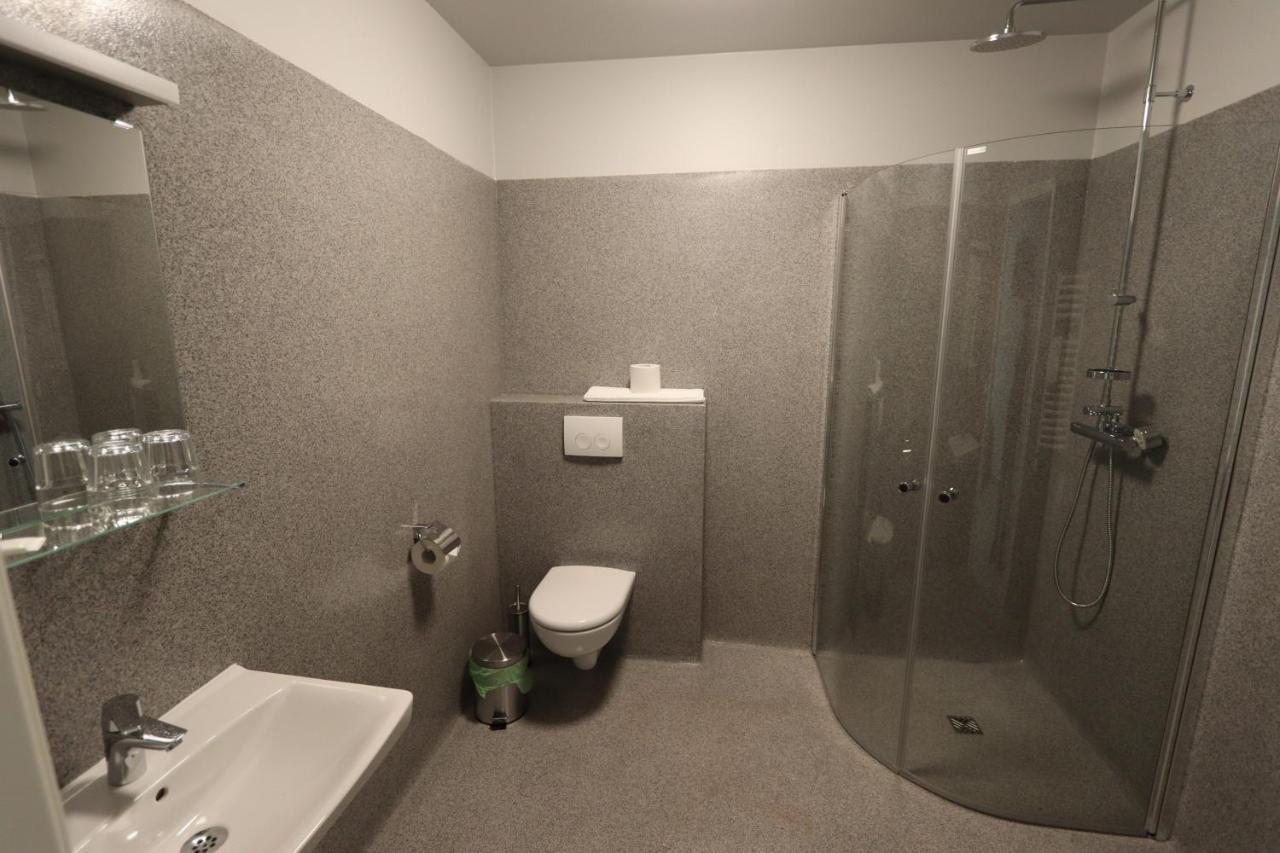 Hotel Tjarna Njarthvik Екстериор снимка
