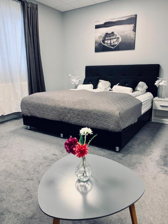 Hotel Tjarna Njarthvik Екстериор снимка