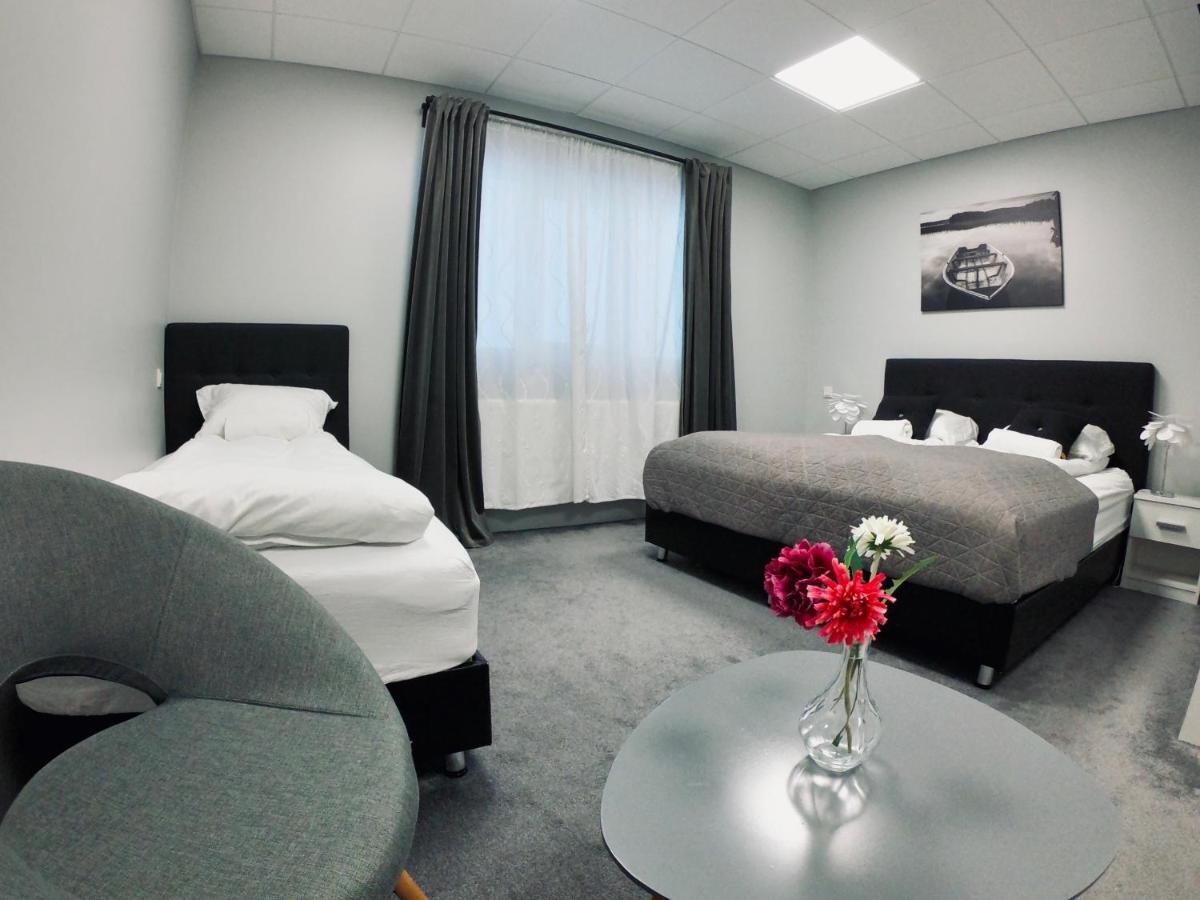 Hotel Tjarna Njarthvik Екстериор снимка