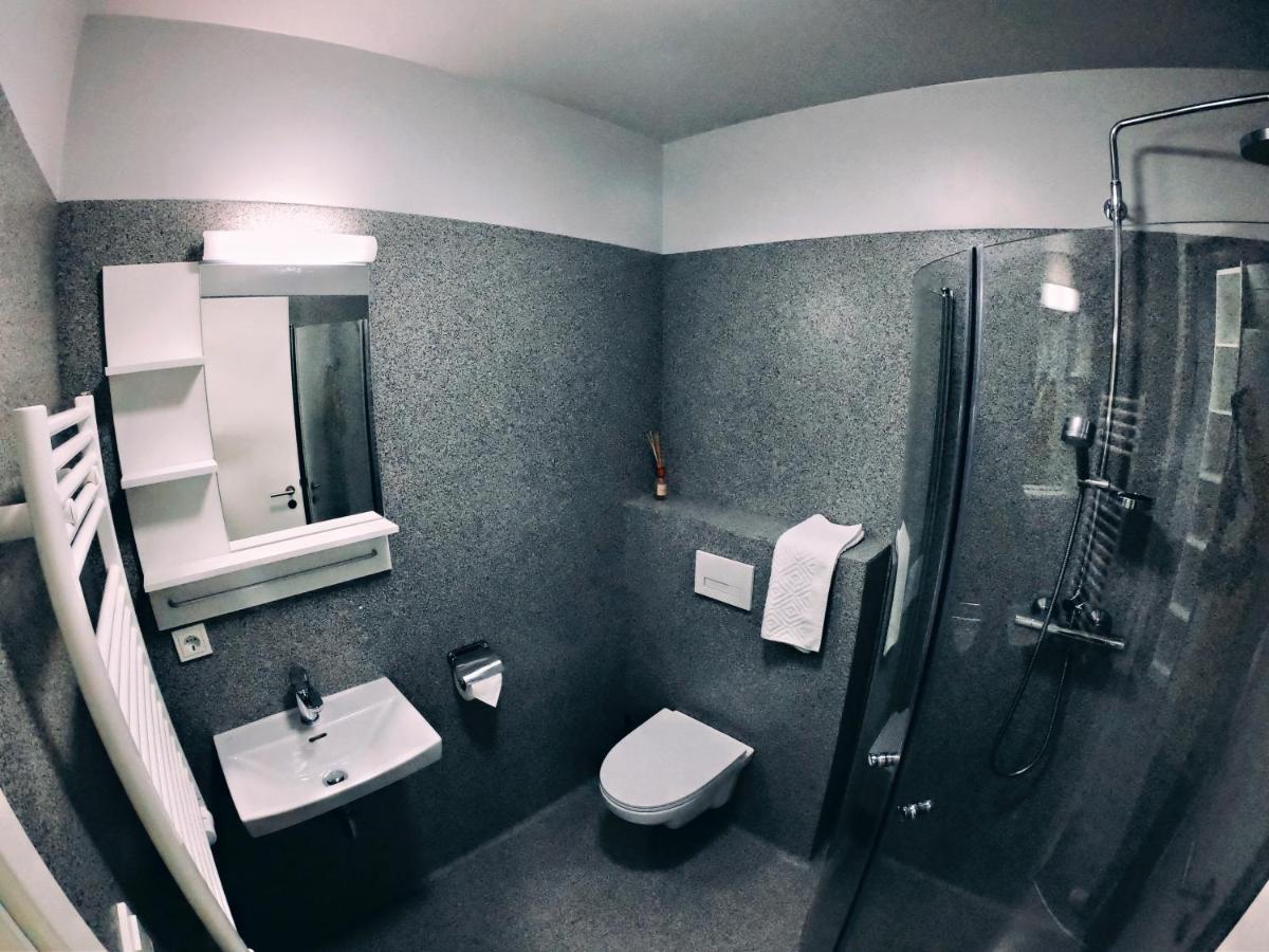 Hotel Tjarna Njarthvik Екстериор снимка